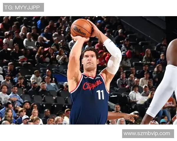 布鲁克洛佩斯：从NBA巨星到篮球战术革新的引领者