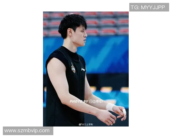 曾凡博的篮球之路：从青涩少年到职业赛场的璀璨新星